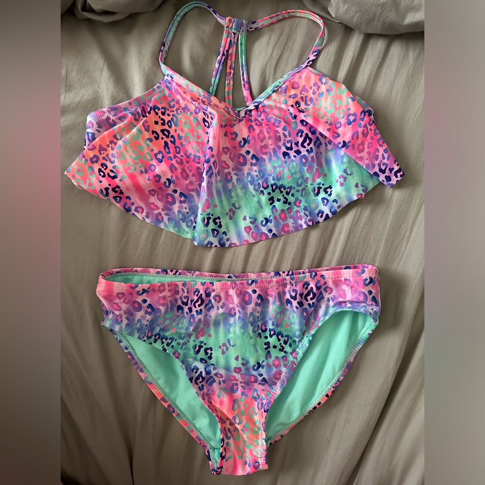 Girl 2 piece bikini